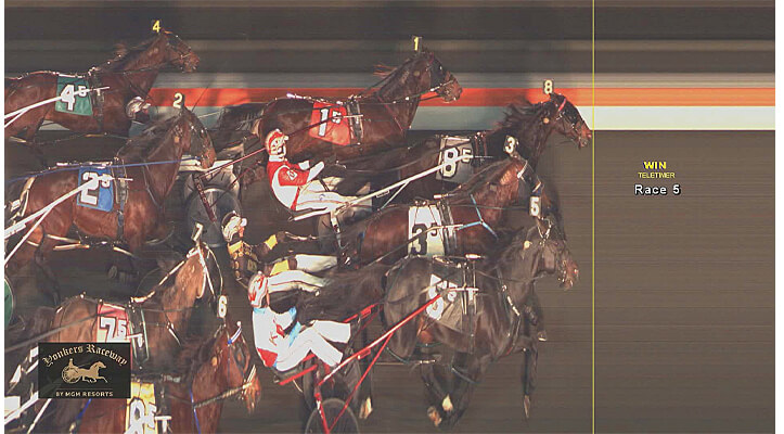 Picture this: Eight in photo for win